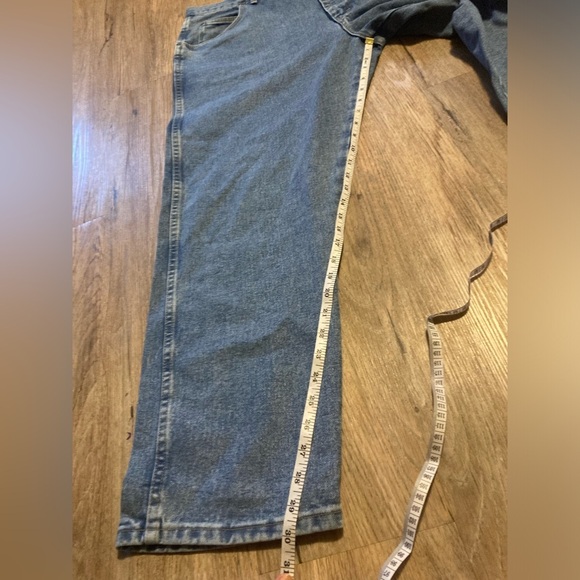 Wrangler Rugged Wear Medium Light Denim Jeans - Relaxed Fit 44W (43) x 30 L - Picture 5 of 10